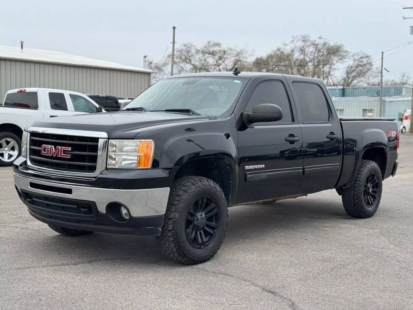 2011 GMC Sierra 1500 SLE — Pickup Truck — 125,466 mi — Warsaw, IN