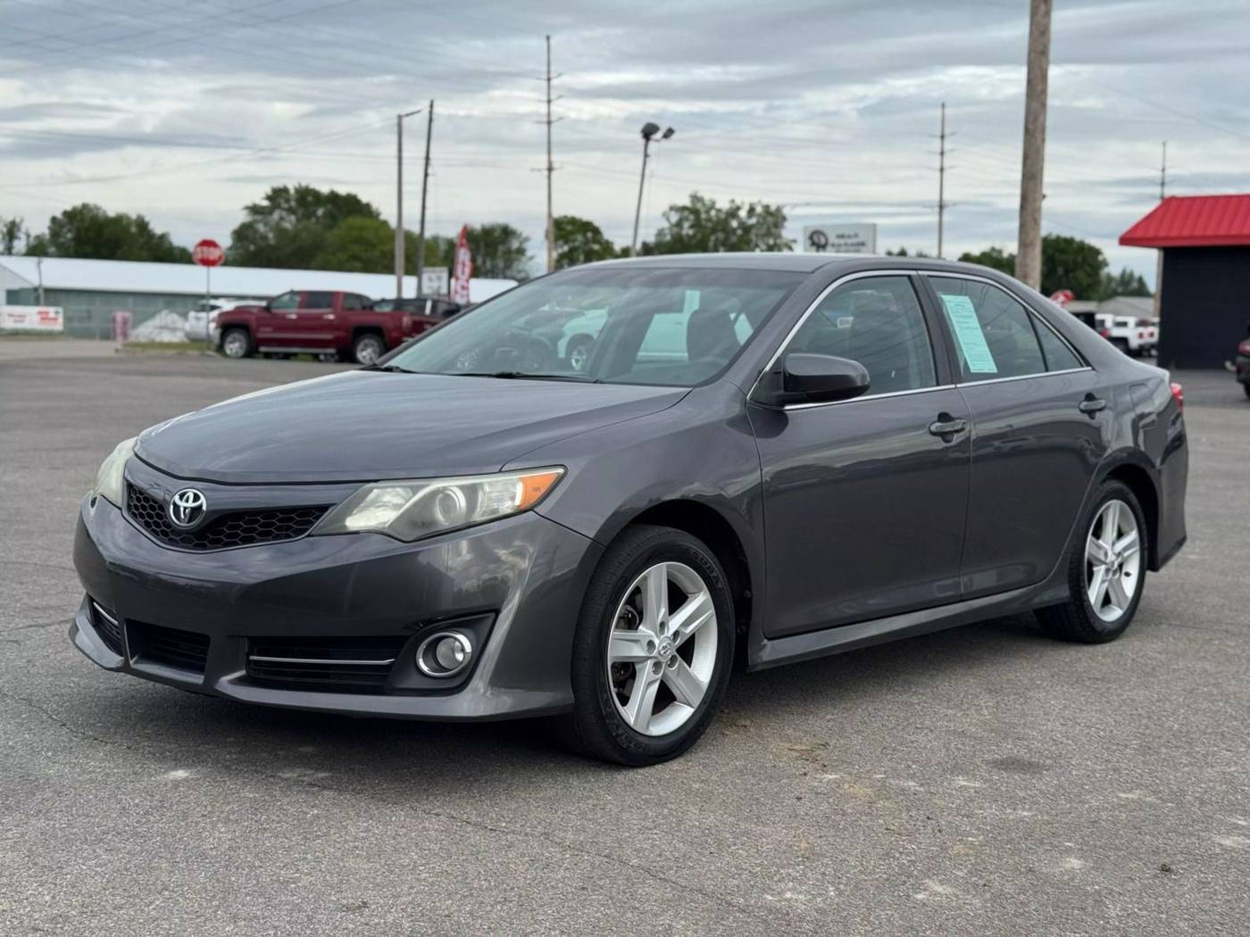 2014 Toyota Camry SE — Sedan — 140,471 mi — Warsaw, IN