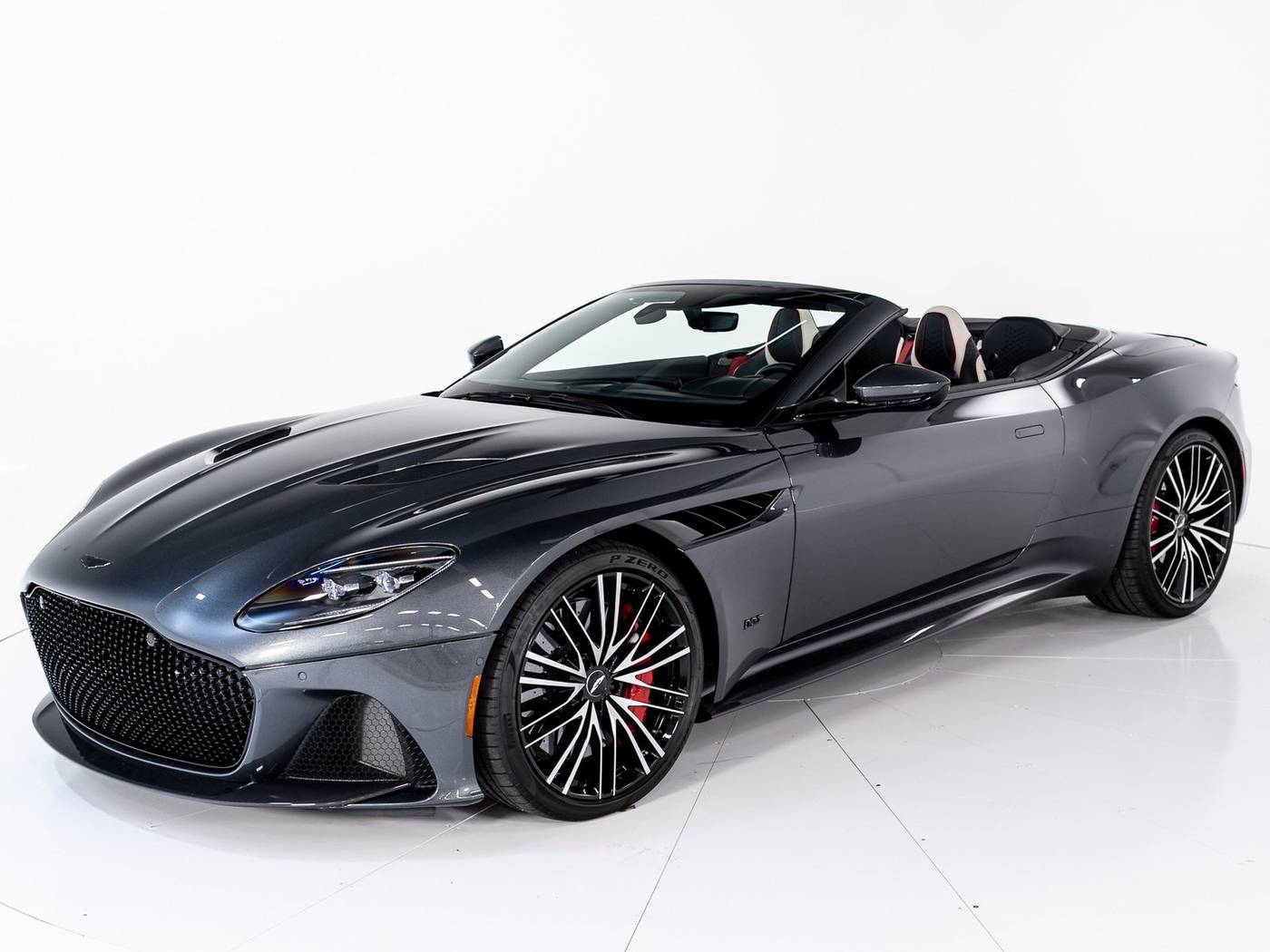 2022 Aston Martin DBS