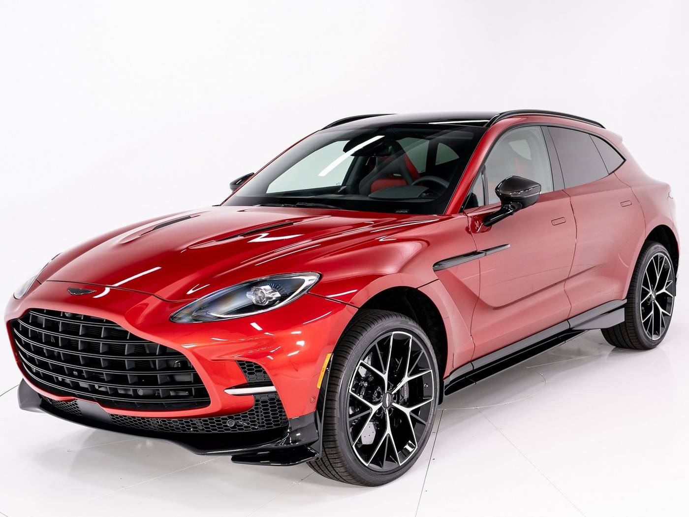 2025 Aston Martin DBX 707