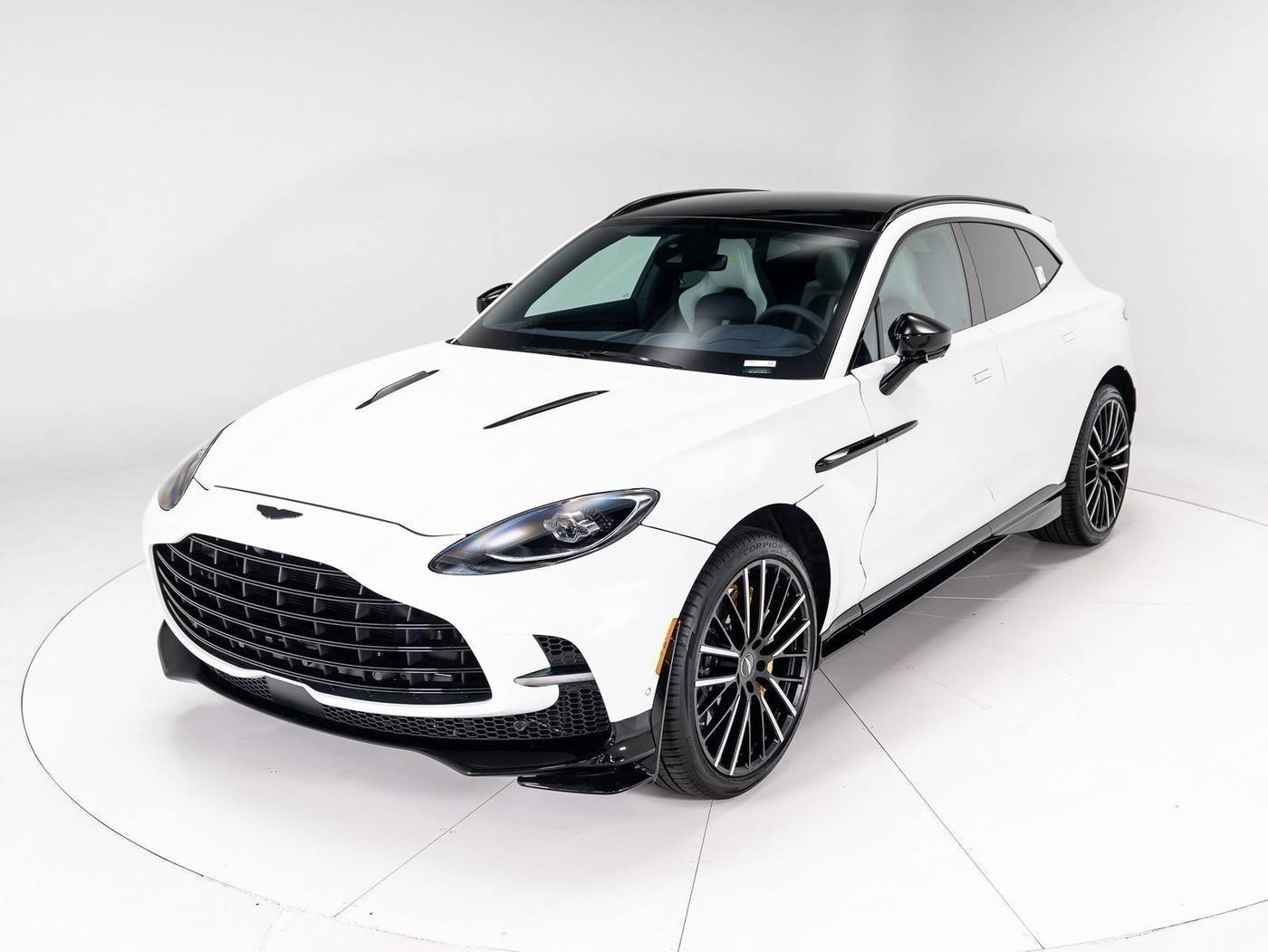 2024 Aston Martin DBX