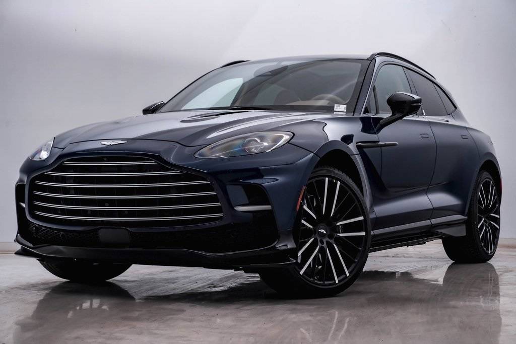 2025 Aston Martin DBX