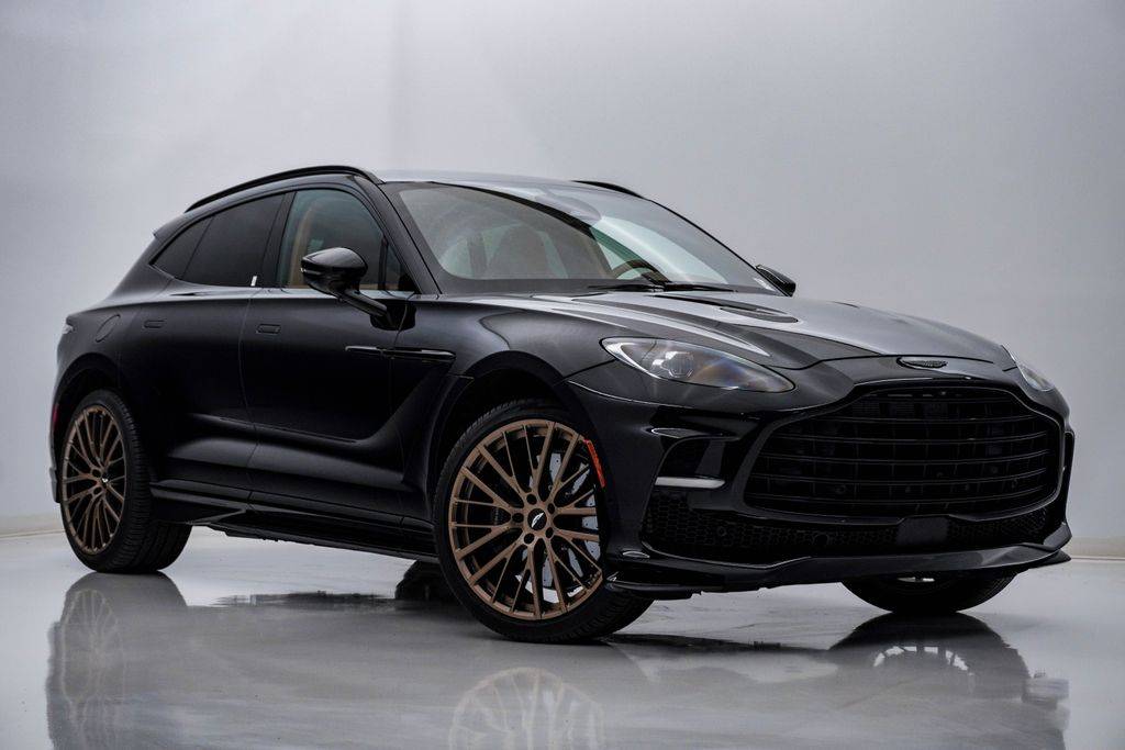 2025 Aston Martin DBX 707