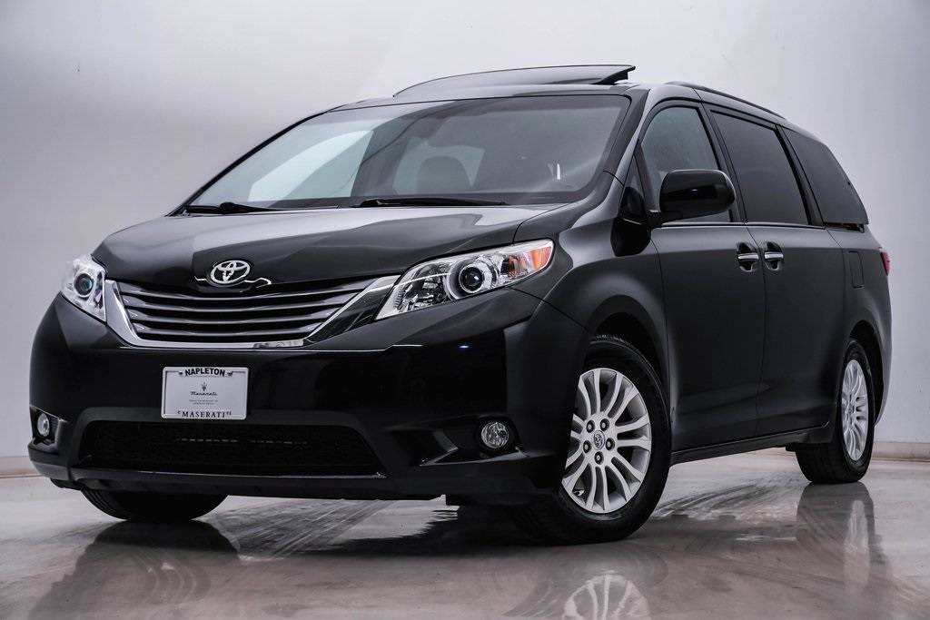 2015 Toyota Sienna XLE — Minivan — 82,886 mi — Downers Grove, IL