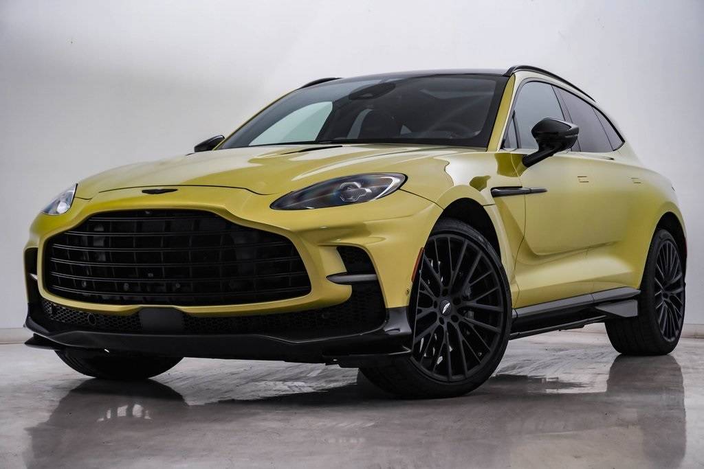 2025 Aston Martin DBX