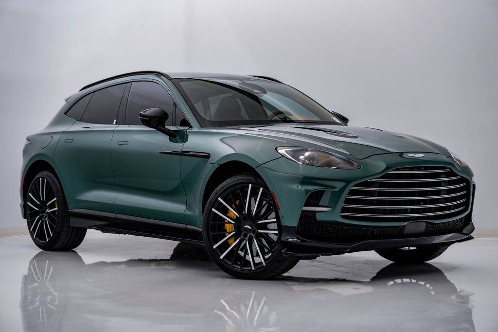 2025 Aston Martin DBX 707