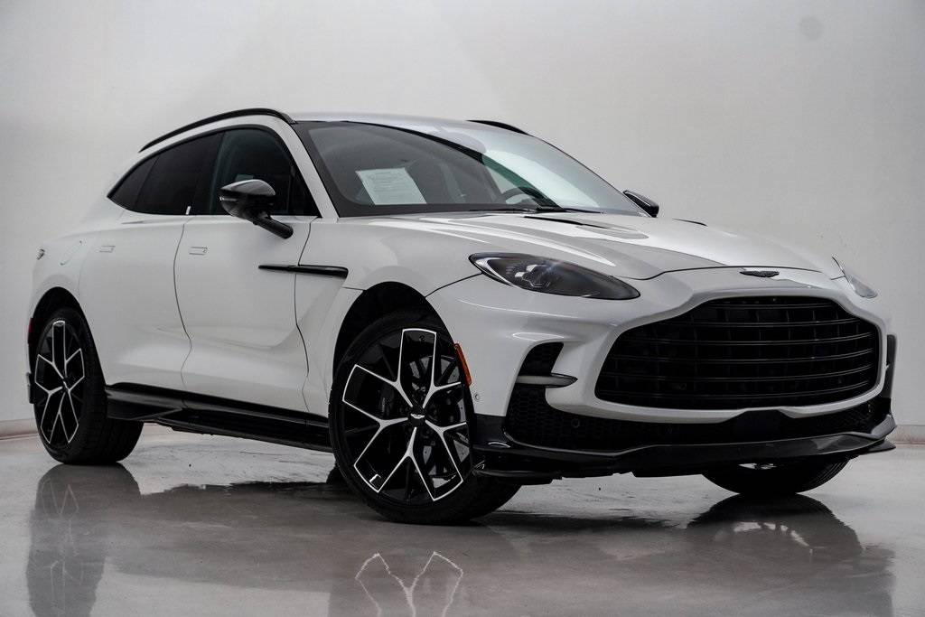 2025 Aston Martin DBX