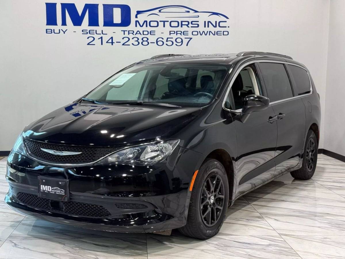 2021 Chrysler Voyager LXI — Minivan — 82,939 mi — Dallas, TX