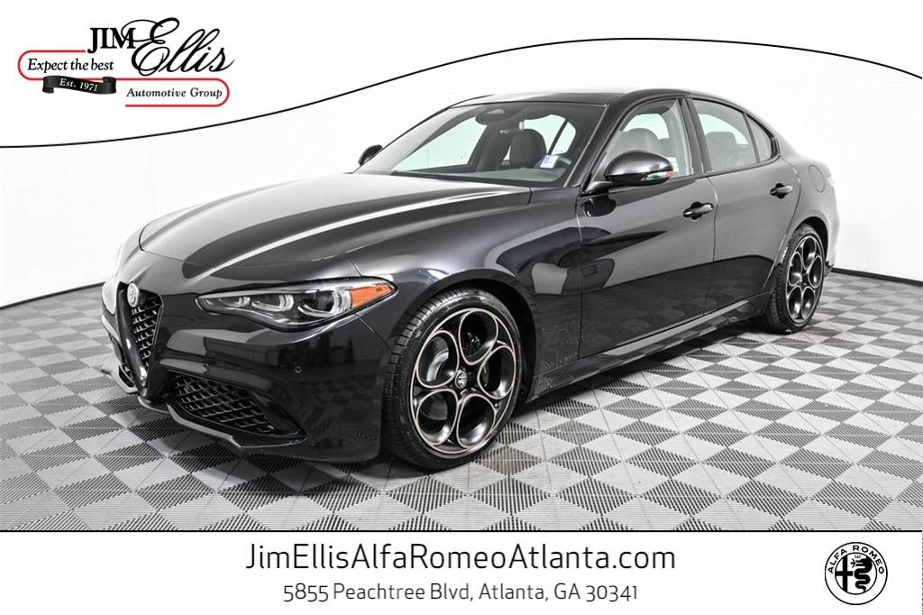 2025 Alfa Romeo Giulia Intensa