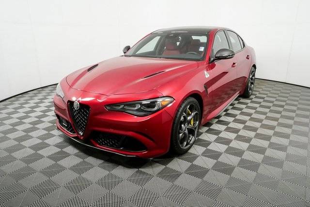 2024 Alfa Romeo Giulia Quadrifoglio Carbon