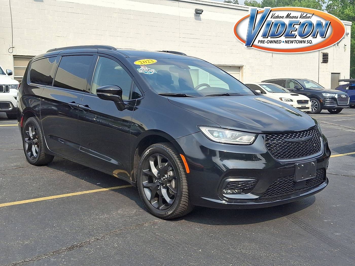 2022 Chrysler Pacifica Touring L — Minivan — 47,735 mi — Newtown Square, PA