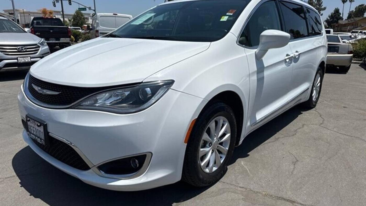 2020 Chrysler Pacifica Touring L — Minivan — 100,880 mi — Escondido, CA