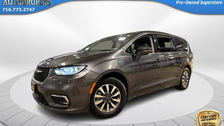 2022 Chrysler Pacifica Hybrid Touring L — Minivan — 60,834 mi — Grand Island, NY