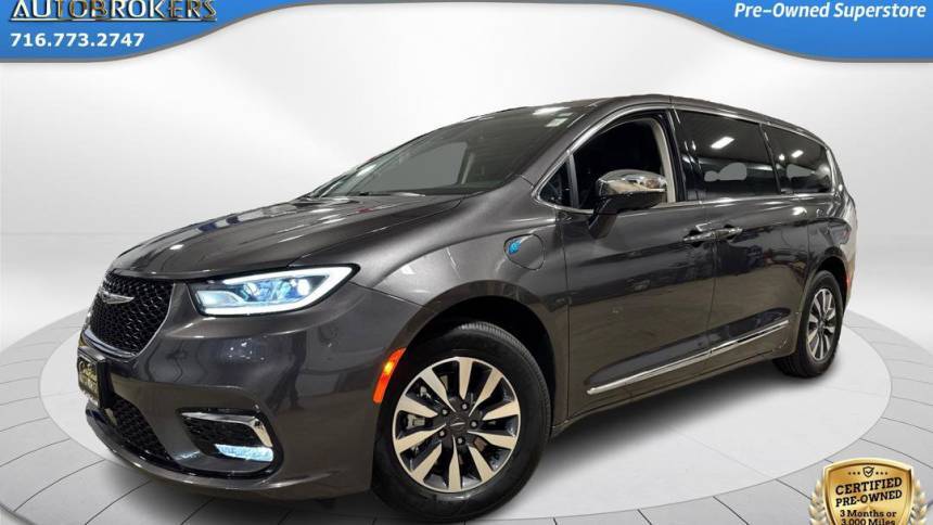 2023 Chrysler Pacifica Hybrid Limited — Minivan — 70,440 mi — Grand Island, NY