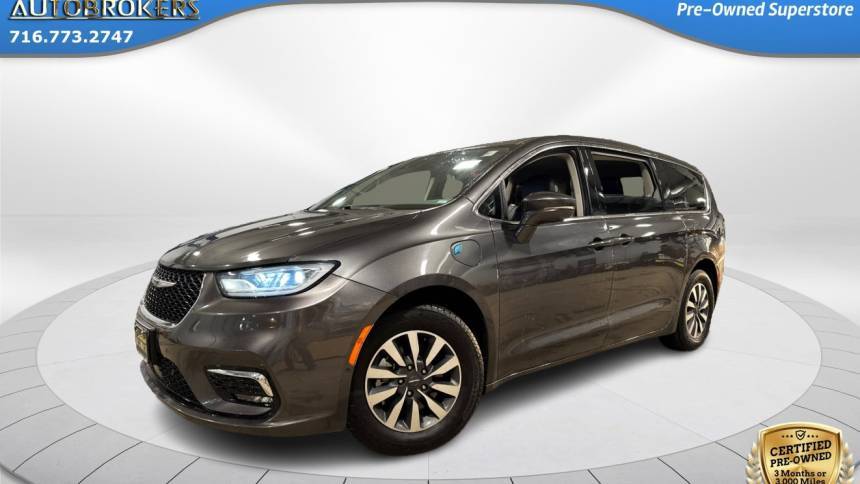 2022 Chrysler Pacifica Hybrid Touring L — Minivan — 56,951 mi — Grand Island, NY