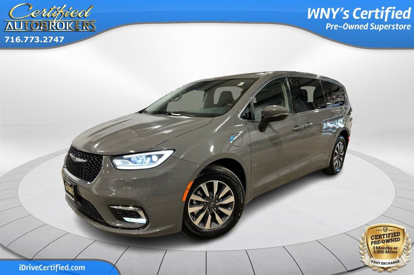 2023 Chrysler Pacifica Hybrid Touring L — Minivan — 66,164 mi — Grand Island, NY