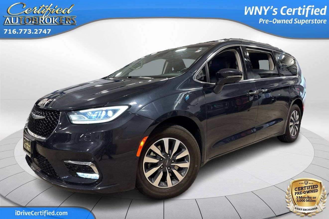 2021 Chrysler Pacifica Hybrid Touring L — Minivan — 67,475 mi — Grand Island, NY
