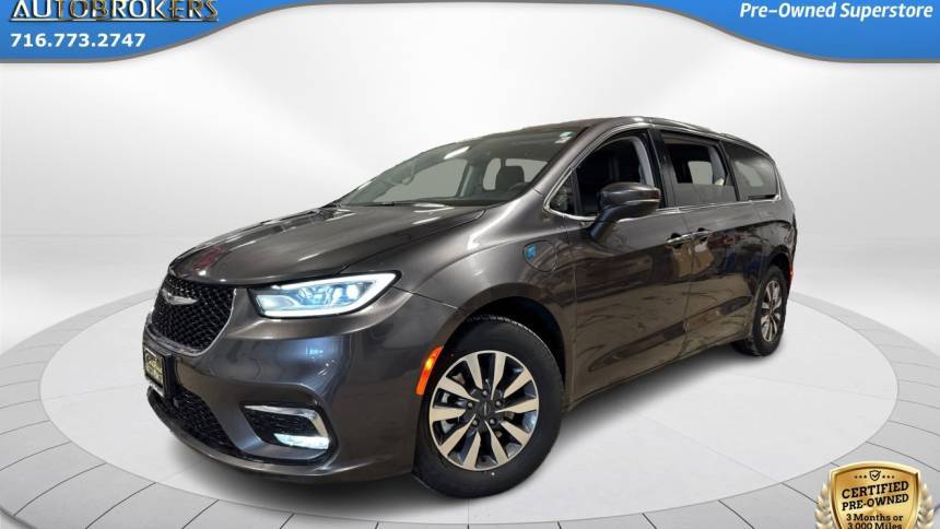 2023 Chrysler Pacifica Hybrid Touring L — Minivan — 59,622 mi — Grand Island, NY