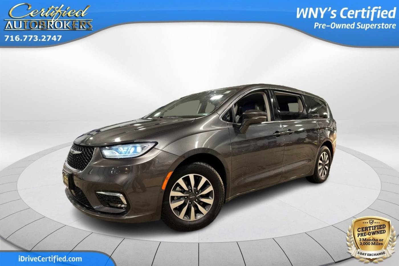 2022 Chrysler Pacifica Touring L — Minivan — 77,435 mi — Grand Island, NY