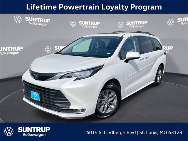 2022 Toyota Sienna XLE — Minivan — 54,652 mi — St. Louis, MO