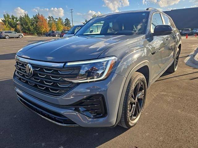 2025 Volkswagen Atlas Cross Sport SEL R-Line Black — SUV — 17,270 mi — St. Louis, MO