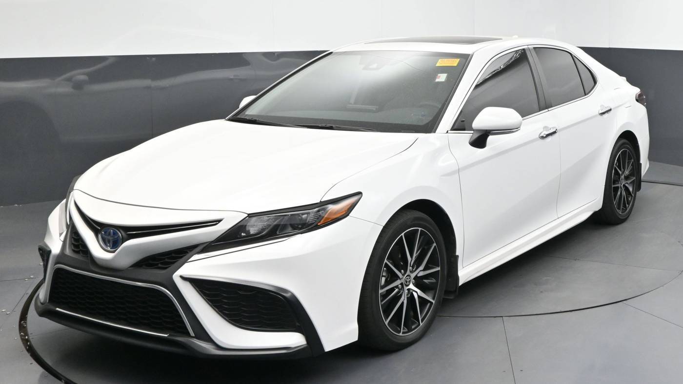2022 Toyota Camry Hybrid SE — Sedan — 20,633 mi — Greenville, SC