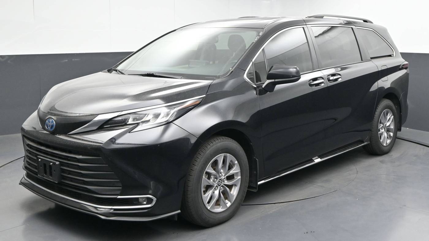 2022 Toyota Sienna XLE — Minivan — 60,898 mi — Greenville, SC
