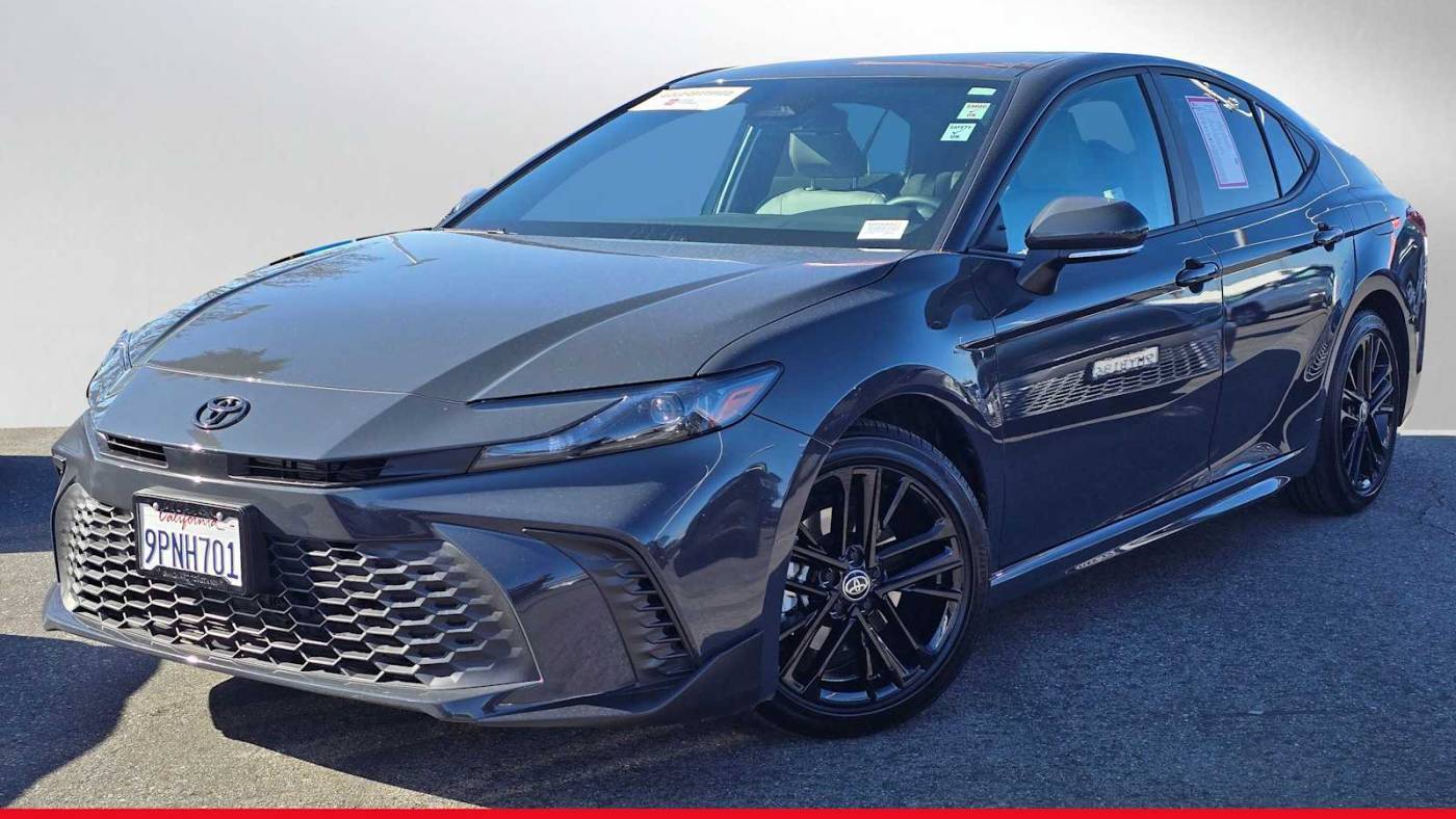 2025 Toyota Camry SE — Sedan — 11,878 mi — Redwood City, CA