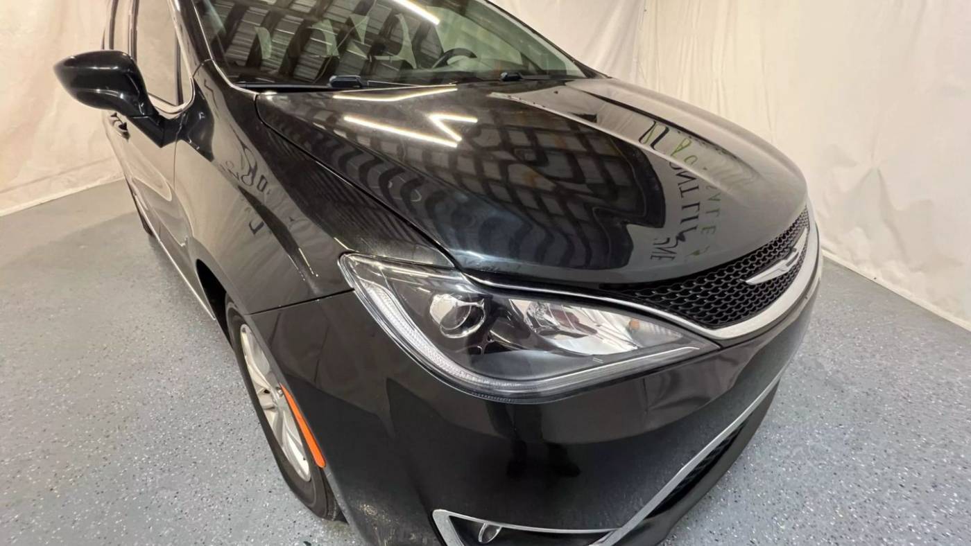2017 Chrysler Pacifica Touring L — Minivan — 100,875 mi — Corinth, MS