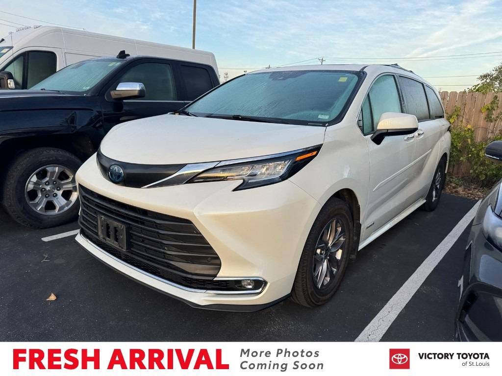 2021 Toyota Sienna XLE — Minivan — 88,709 mi — St. Louis, MO