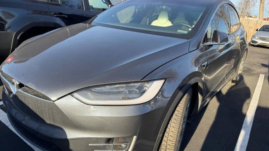 2017 Tesla Model X 90D — SUV — 98,856 mi — St. Louis, MO