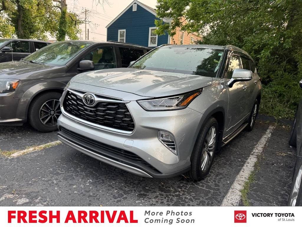 2022 Toyota Highlander Platinum — SUV — 2,869 mi — St. Louis, MO
