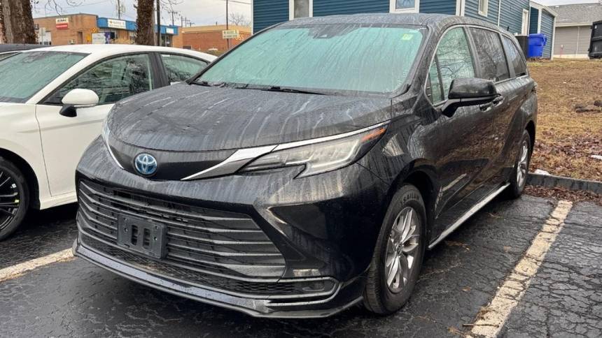 2022 Toyota Sienna LE — Minivan — 70,975 mi — St. Louis, MO