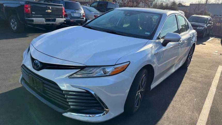 2021 Toyota Camry Hybrid XLE — Sedan — 31,583 mi — St. Louis, MO