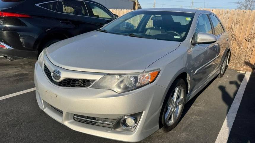 2014 Toyota Camry SE — Sedan — 70,726 mi — St. Louis, MO