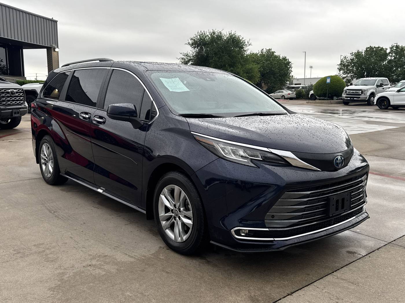 2023 Toyota Sienna Woodland Edition — Minivan — 86,554 mi — Plano, TX