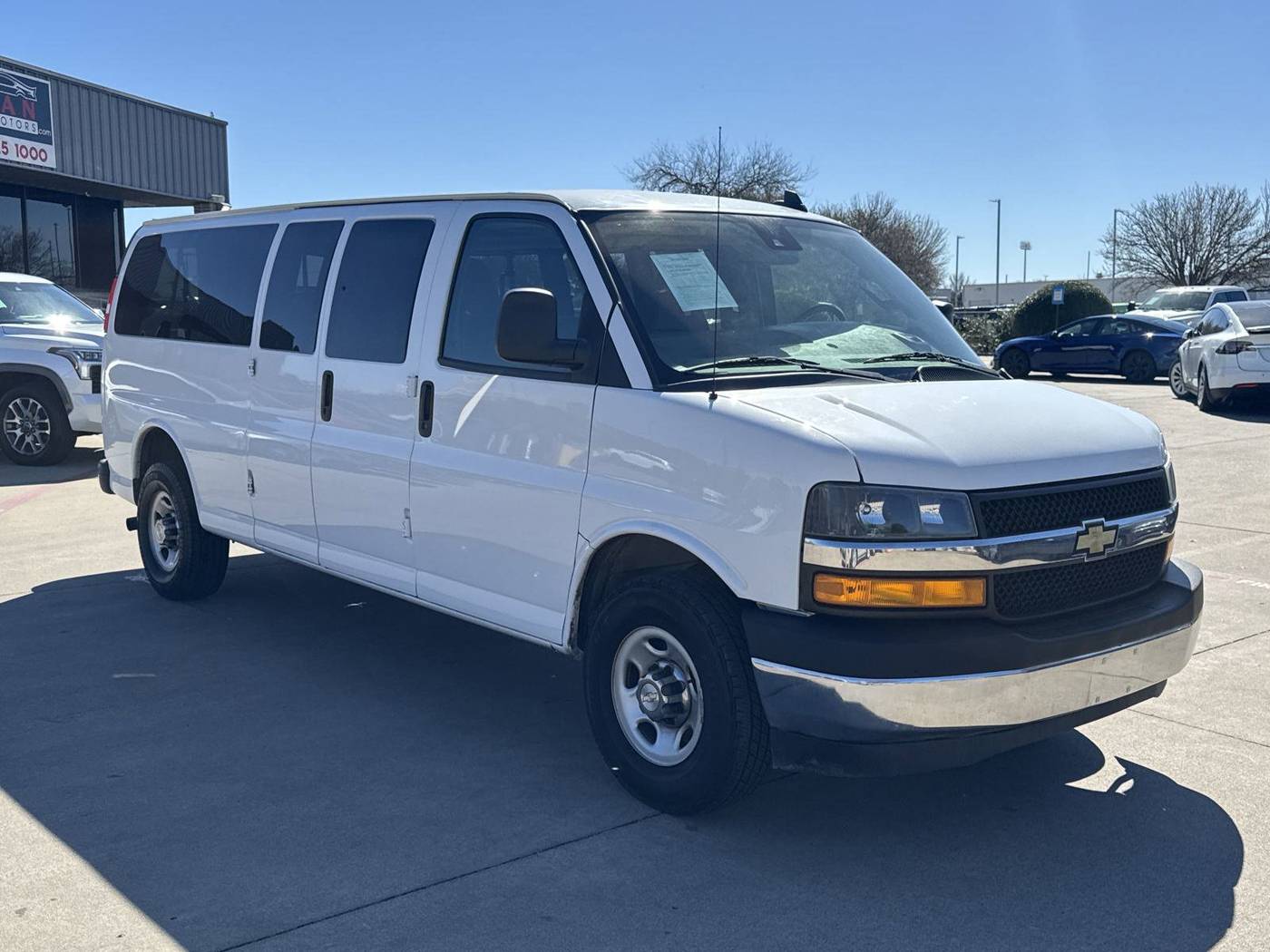 2022 Chevrolet Express Passenger LT — Passenger Van — 62,243 mi — Plano, TX