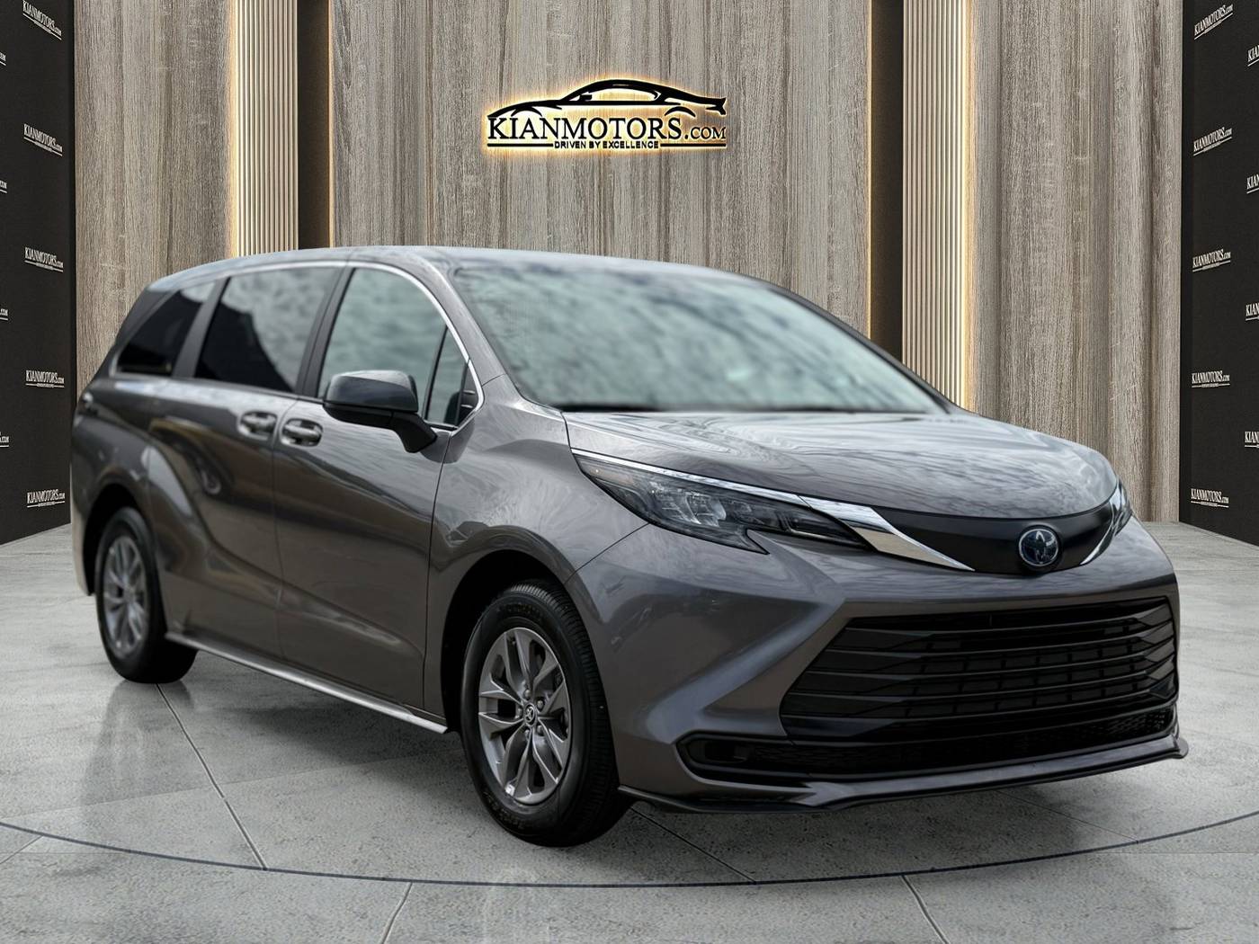 2024 Toyota Sienna LE — Minivan — 12,719 mi — Plano, TX