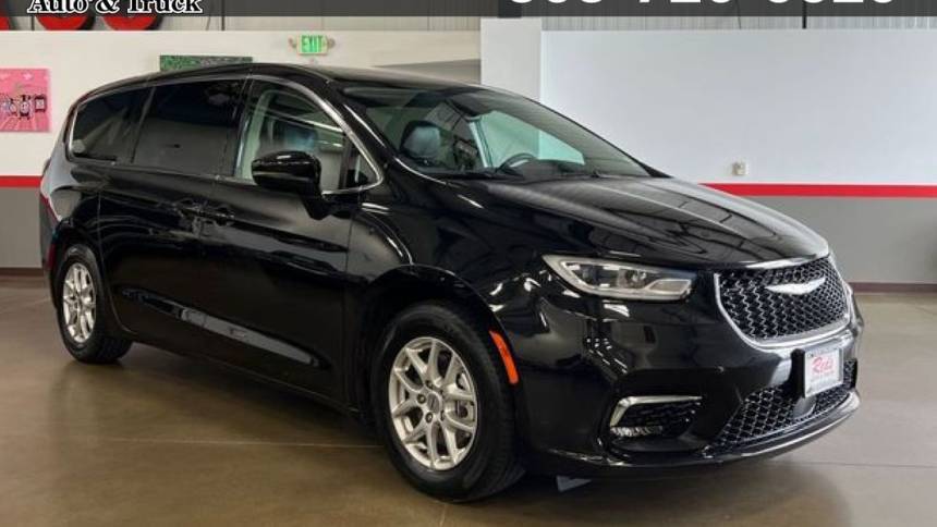 2023 Chrysler Pacifica Touring L — Minivan — 47,438 mi — Longmont, CO