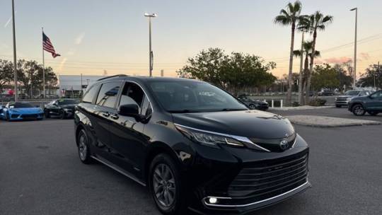 2021 Toyota Sienna XLE — Minivan — 63,286 mi — Tampa, FL