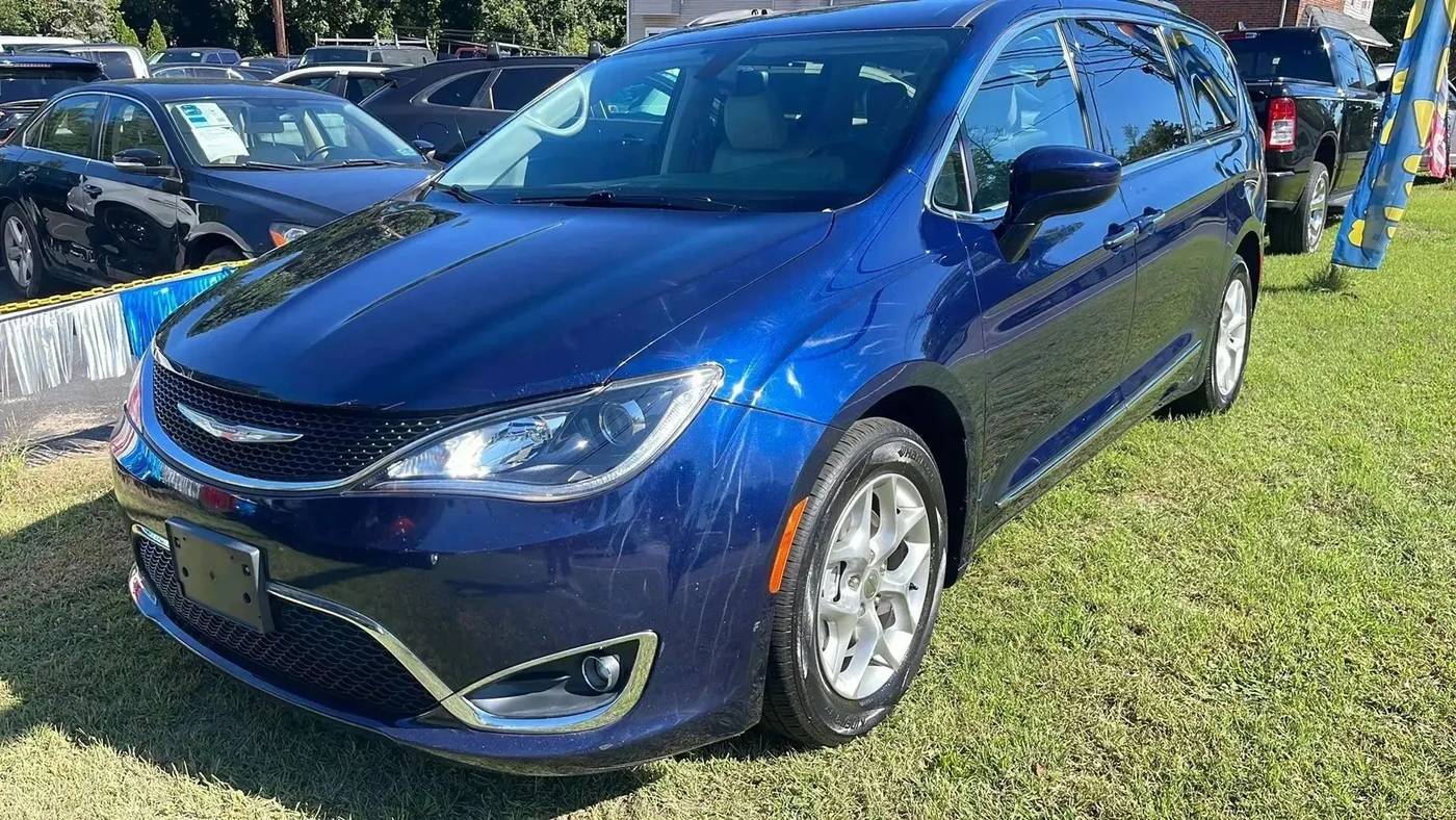 2017 Chrysler Pacifica Touring L Plus — Minivan — 124,388 mi — Berlin, NJ