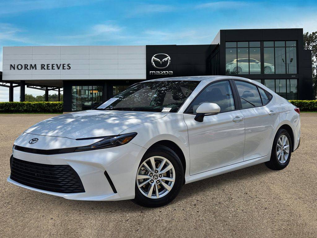 2025 Toyota Camry LE — Sedan — 3,165 mi — Irving, TX
