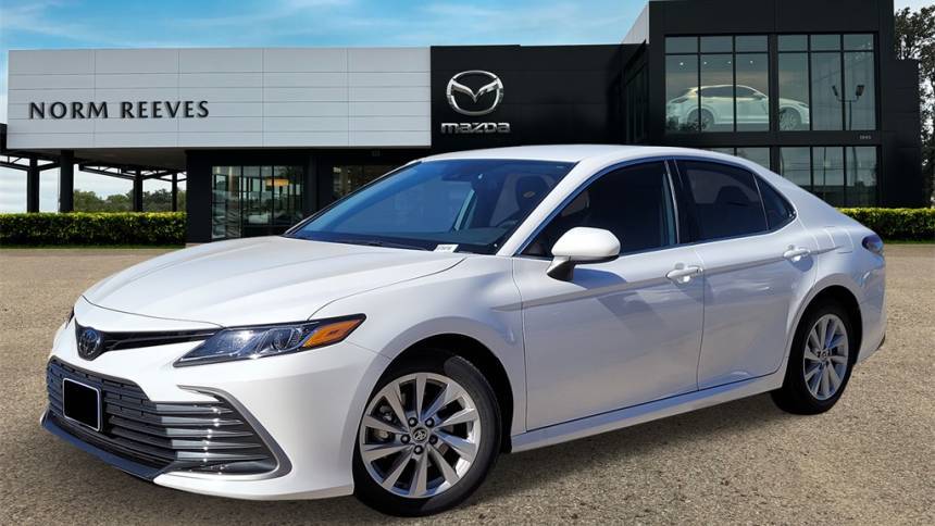 2024 Toyota Camry LE — Sedan — 5,490 mi — Irving, TX