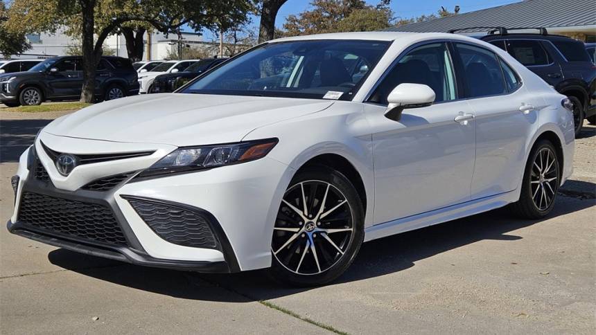 2023 Toyota Camry SE — Sedan — 50,948 mi — Irving, TX