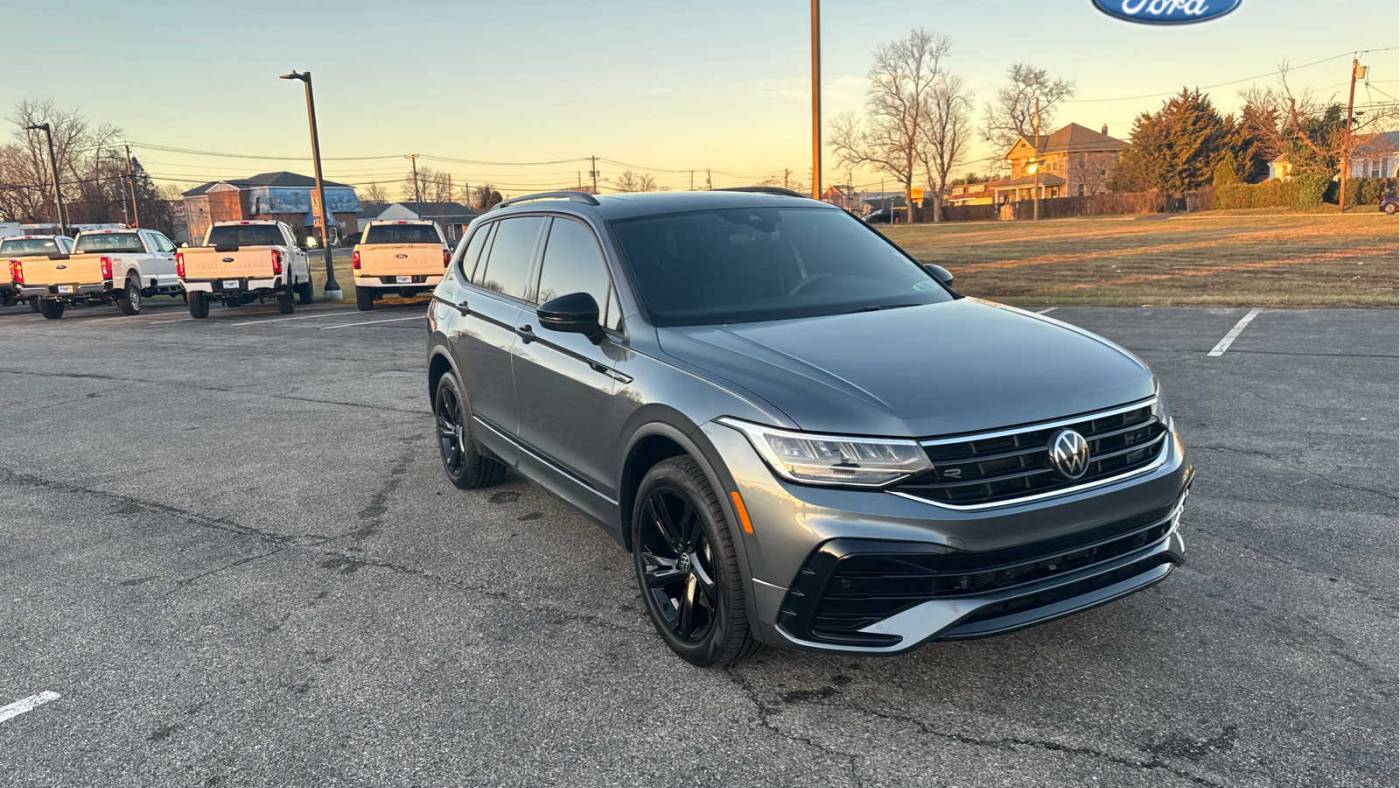 2023 Volkswagen Tiguan SE R-Line Black — SUV — 17,138 mi — Burlington, NJ