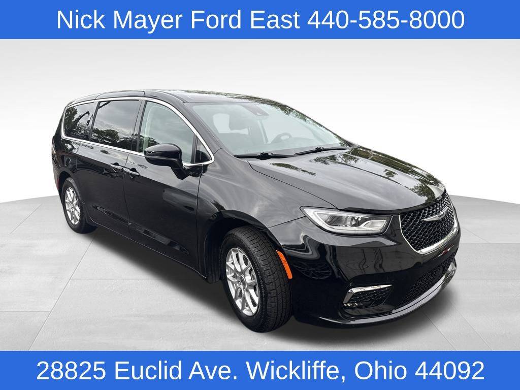 2024 Chrysler Pacifica Touring L — Minivan — 57,957 mi — Wickliffe, OH