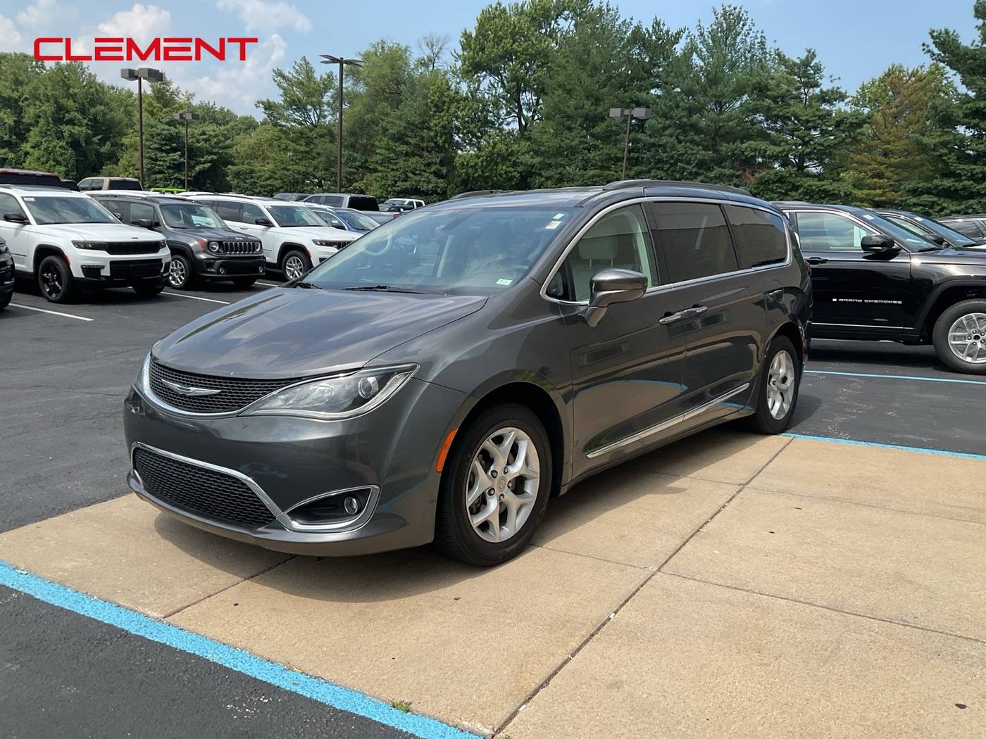 2017 Chrysler Pacifica Touring L — Minivan — 76,201 mi — Florissant, MO