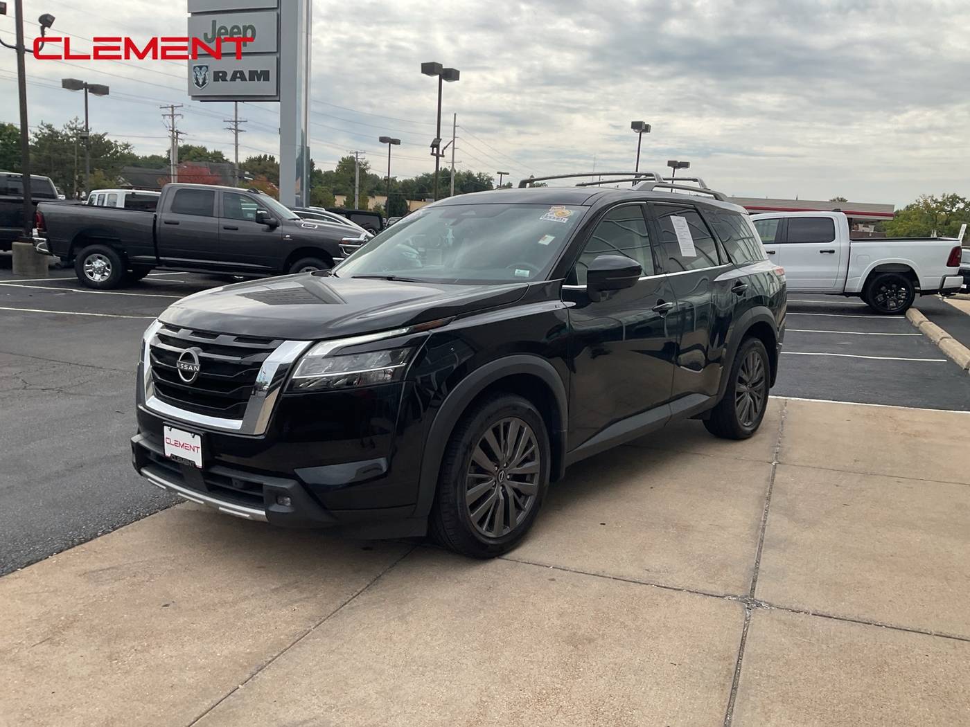 2022 Nissan Pathfinder SL — SUV — 64,698 mi — Florissant, MO