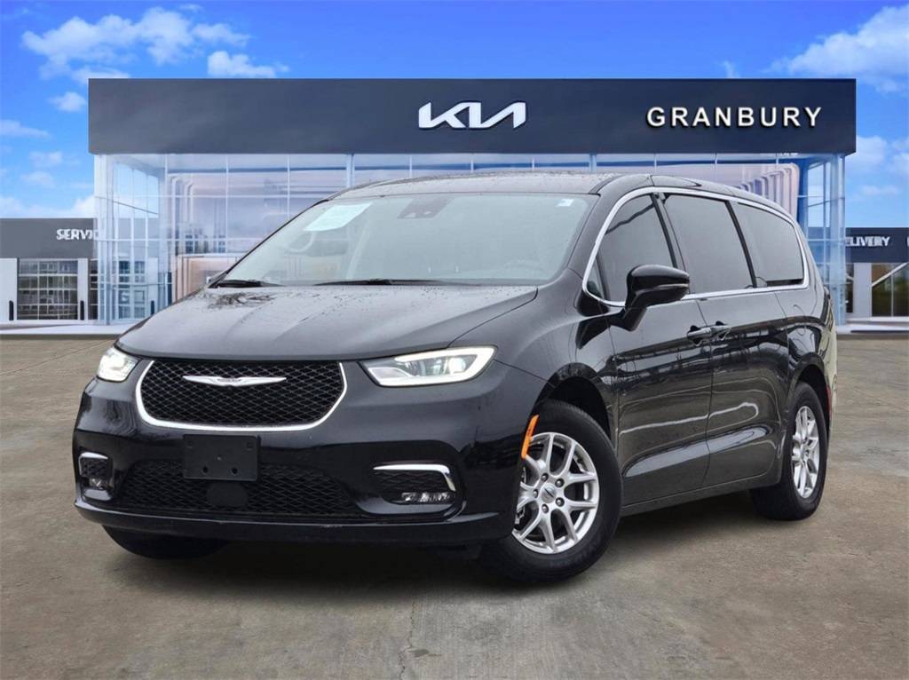 2024 Chrysler Pacifica Touring L — Minivan — 2,673 mi — Granbury, TX