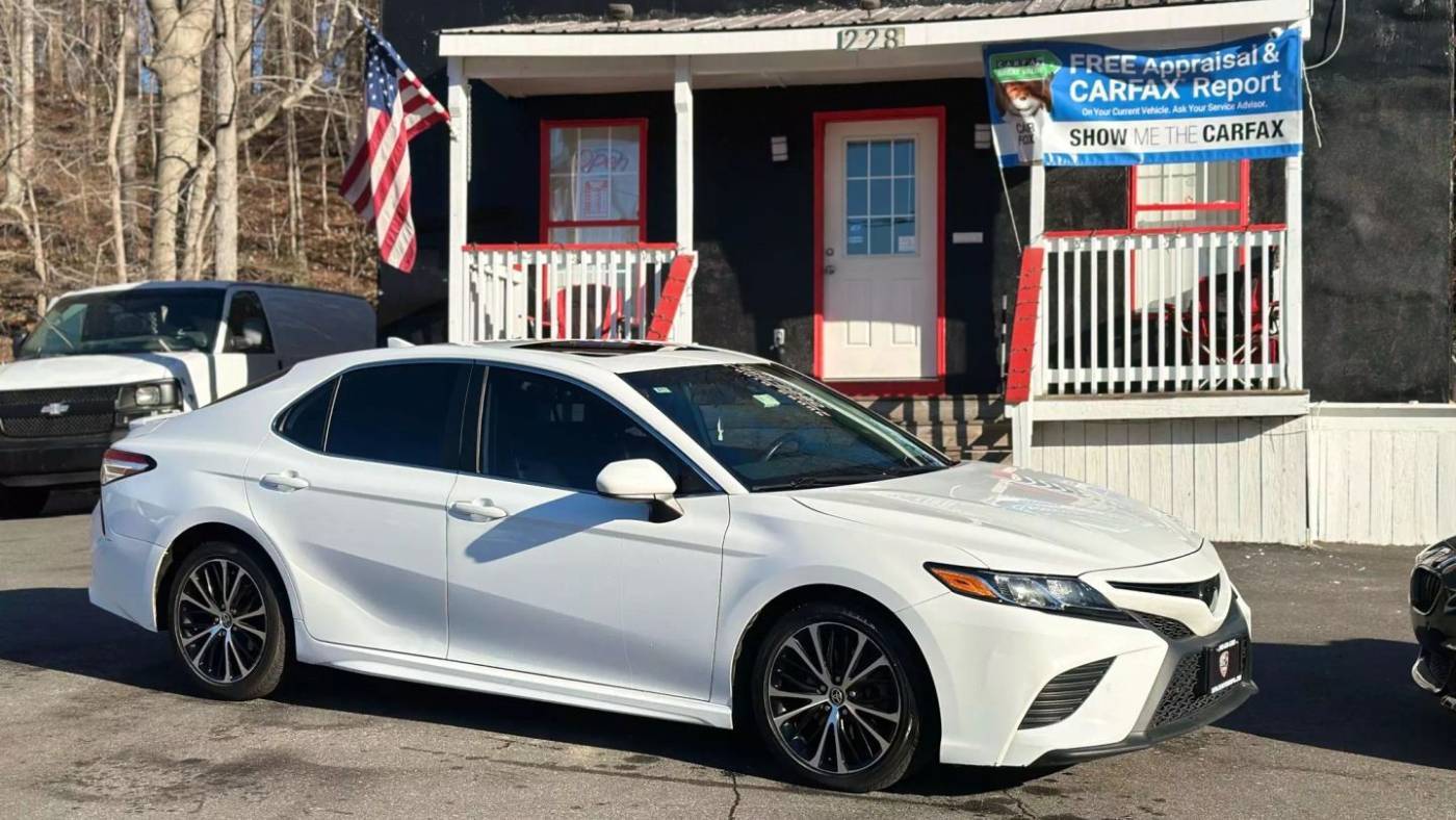 2020 Toyota Camry SE — Sedan — 95,502 mi — Fredricksburg, VA